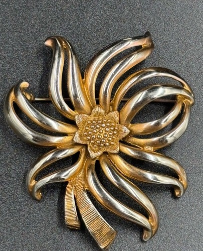 Monet Vintage Gold Silver Toned Flower Shape Pin Brooch