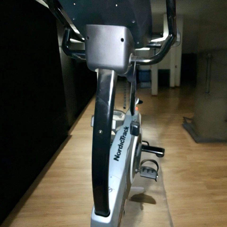 Bicicleta vertical NordicTrack GX 4.4 PRO - Excelente estado Foto 4 de 4