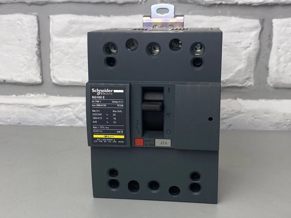 disyuntor 28604 NG160E TMD 63A 3 polos 3d Foto 3 de 4