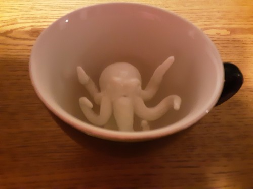 Creature Cup Cthulhul. Coffee Mug , Unique Gag Gift black & White - 第 1/3 張圖片