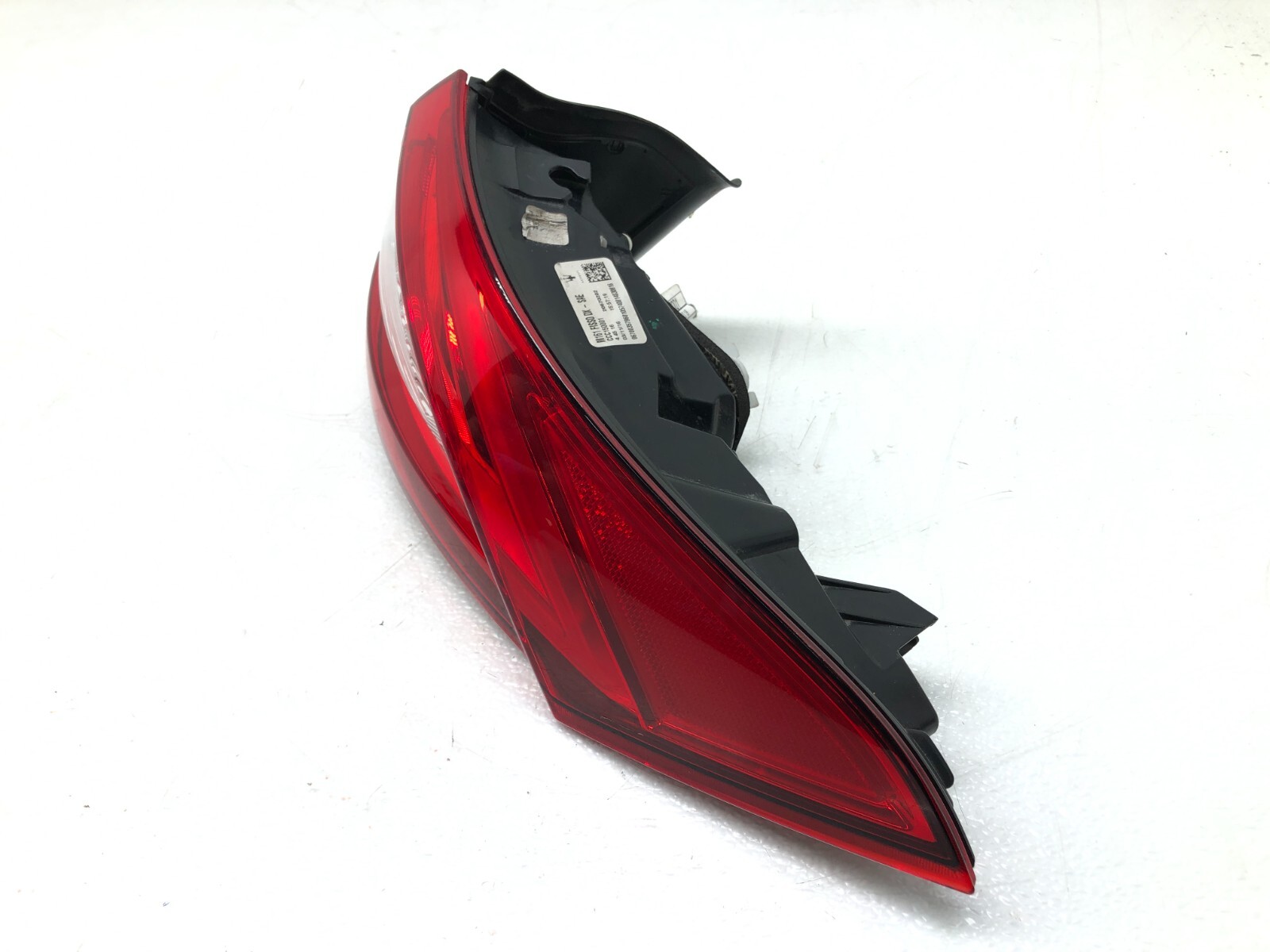 2017-2022 MASERATI LEVANTE RIGHT PASSENGER REAR TAILLIGHT LAMP OEM.