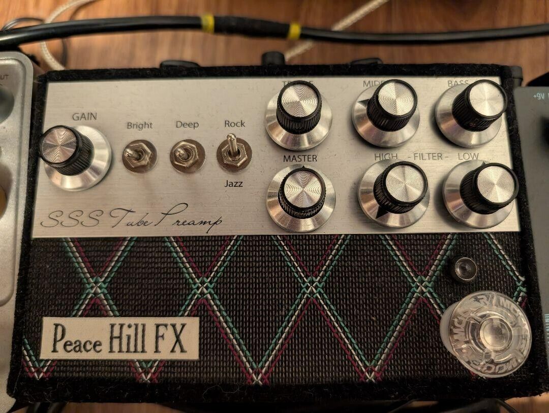 Peace Hill FX SSS Tube Preamp With foot switch and grill Peace Hill FX SSS Tube Preamp With foot switch and grill