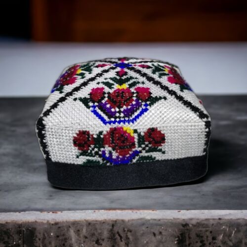 Kostenloser Versand. Usbekischer Duppi. Mütze, Kappe, bestickt ethnisches Geschenk - Bild 1 von 4