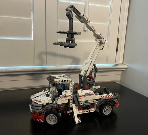 LEGO Technic Bucket Truck 8071 Complete