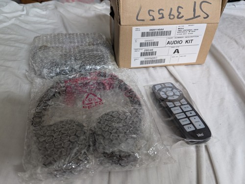 Chrysler (MOPAR) VES 2 Headphones And Remote 07-19 Audio Kit 05091149AA Nos Read - Bild 1 von 4