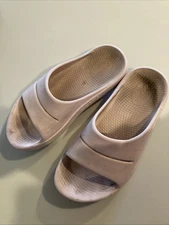 OOFOS pink Sandals size 10