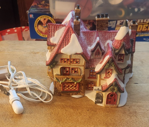 Vintage Dept 56 North Pole Santas Workshop 1990 Retired estate attic find (B-4) - Picture 4 of 9
