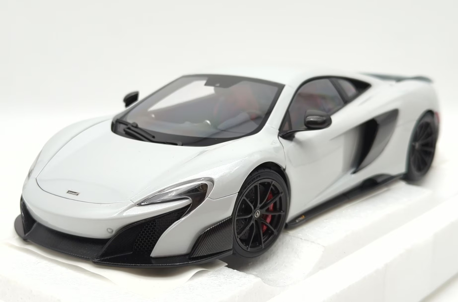 AUTOart McLaren 675LT Silica White 76046