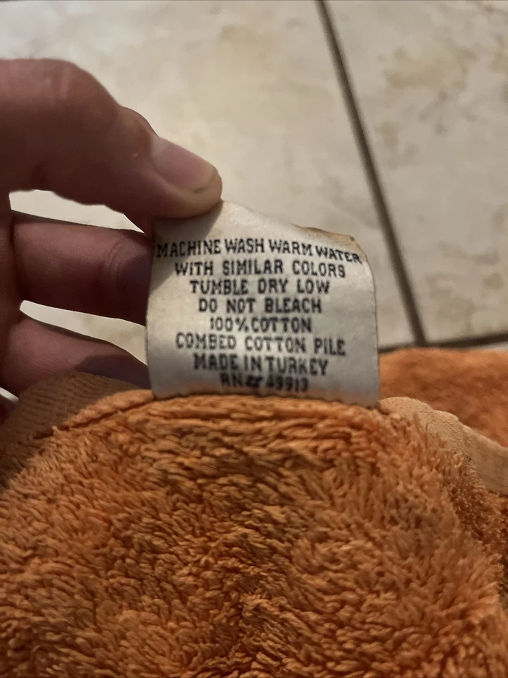 Bright Orange Large 100% Cotton Bath Towel Hardly Used Great Condition - Image 2 of 3