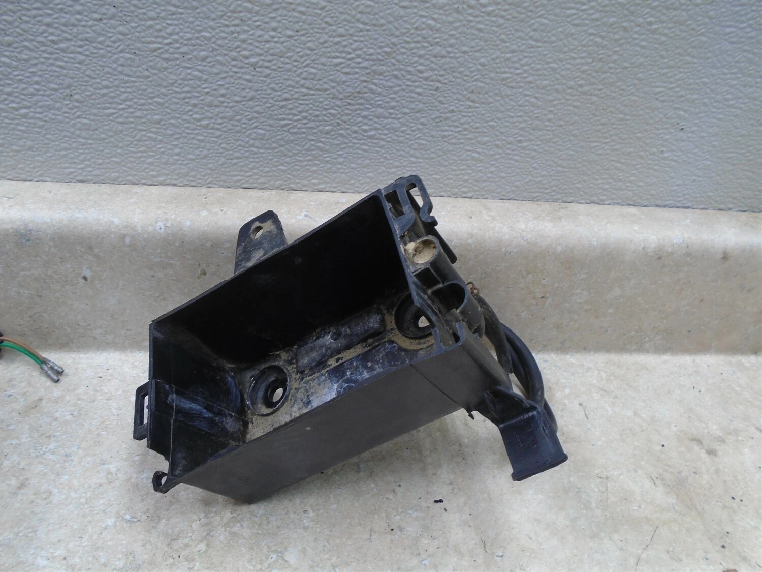 Honda 50 NQ SPREE NQ50 Scooter Battery Box Holder 1985 HB561