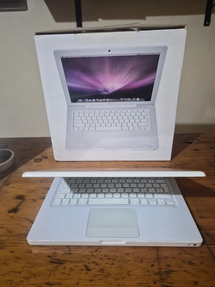 NOTEBOOK APPLE MacBook A1181 13" Intel Core 2 Duo 2,2Ghz DDR2 4GB HDD 500GB - Immagine 3 di 4