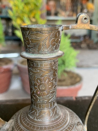 Antique Handcrafted Brass Beautiful Engraved Floral Pattern Islamic Pot Surahi - Picture 5 of 7