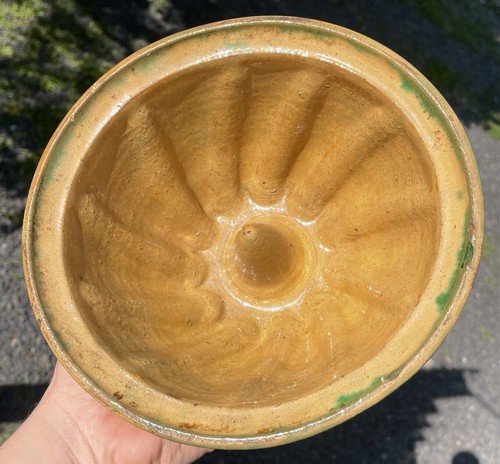 RARE Antique Green Glazed Pudding Mold 19th C. Primitive Kitchen Pottery Yellow - Picture 3 of 19