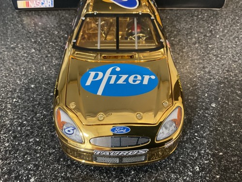 Mark Martin #6 Pfizer Gold Chrome 2001 TC Owners 1/24 NASCAR Cup Diecast - Nice! - Picture 3 of 12