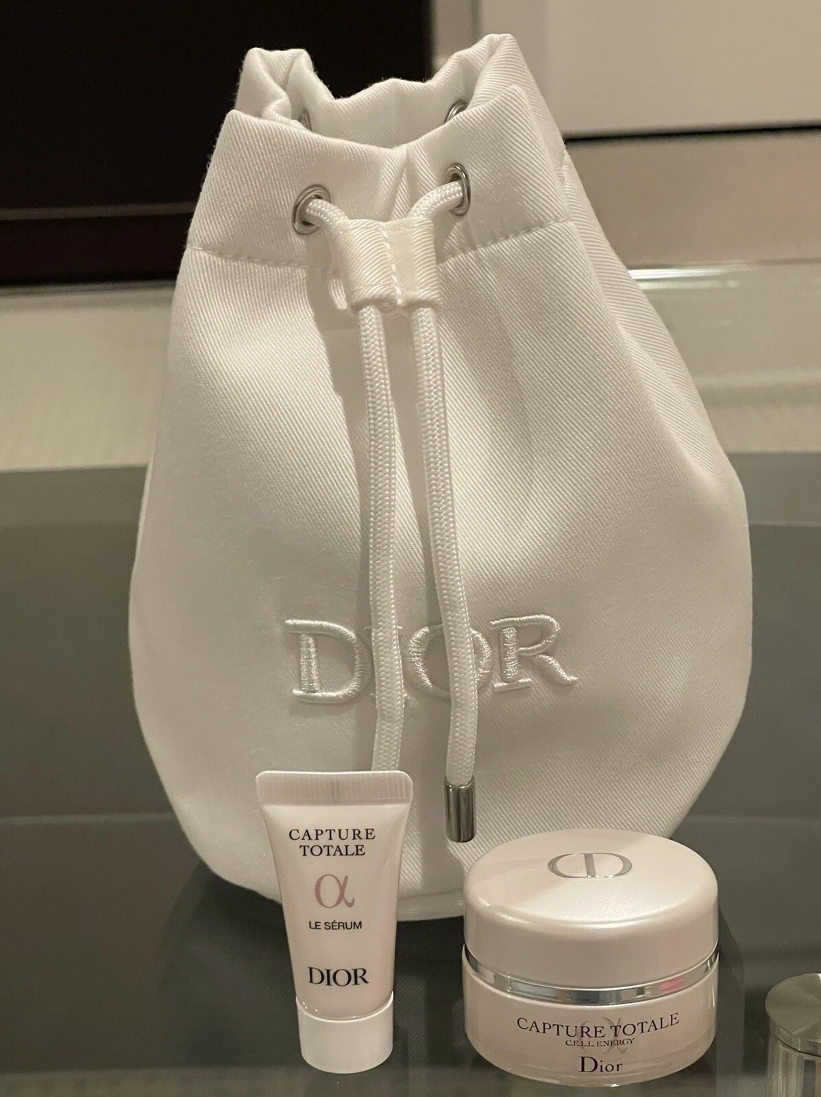 Sac seau à cordon de sergé blanc Dior sac de maquillage logo plus soins de la peau