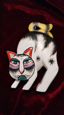 Vintage Wooden Scardy Scared Scary Cat Folk Art Hand Painted Figurine