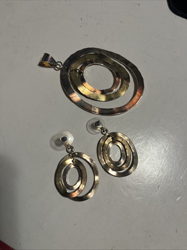 Lightweight Mixed Metal Silver & Gold Tone Hammered Disc Drop Earrings & Pendant - Picture 4 of 4