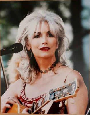 2 photos 25x20 (10"x8") Chanteuse Country EMMY LOU HARRIS - Photo 1/2