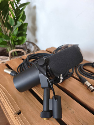 Shure SM7B Dynamisches Studiomikrofon XLR Top Zustand + 4x XLR Kabel