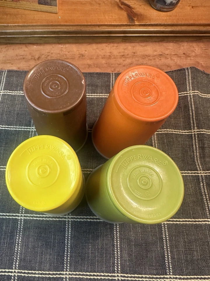 Vasos/tazas Tupperware vintage - Colores de cosecha - #873... - Lote de 4 con tapas Foto 2 de 4