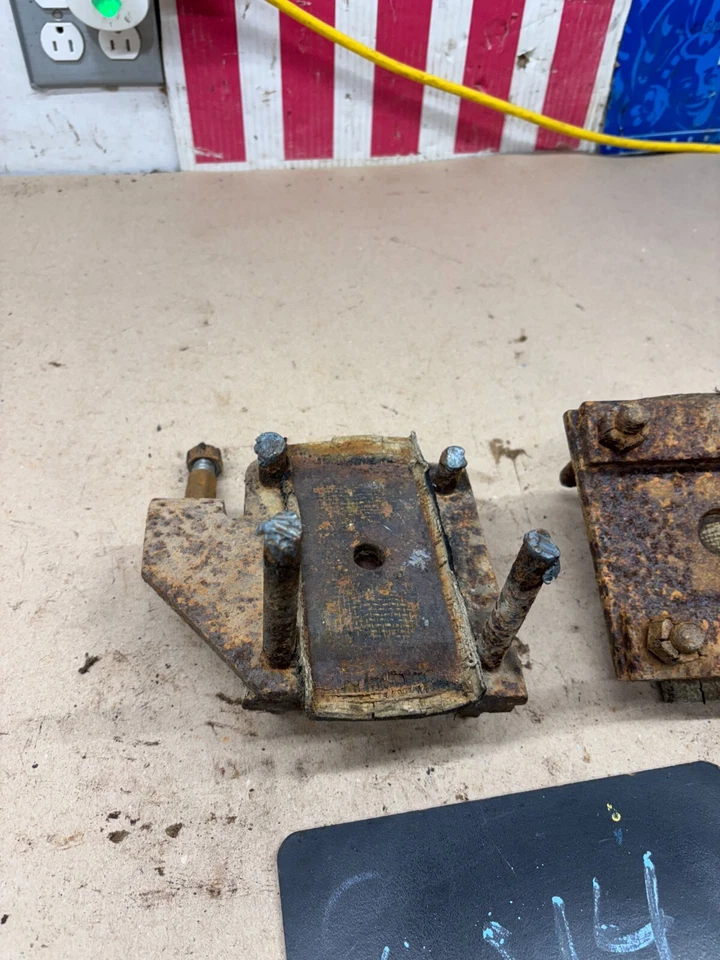 1949 1950 1951 OLDSMOBILE CHEVROLET REAR AXLE SHOCK MOUNT LEAF SPRING PLATES OEM - Image 3 of 4