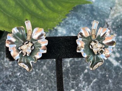 Vintage Signed Crown Trifari Figural Rhinestone Fly on a Leaf Clip Earrings - Picture 6 of 9