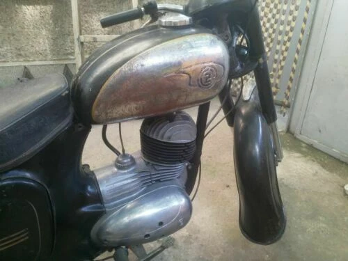 Leistung 11-25 kW (15-34 PS) Motorräder