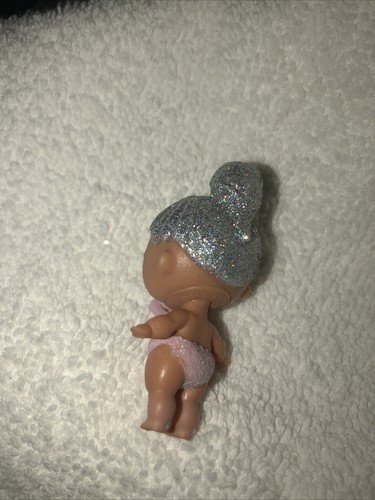 LOL Surprise LIL KITTY QUEEN Lil Sisters Color Change Doll Mini Glitter 2” Tall - Picture 3 of 5