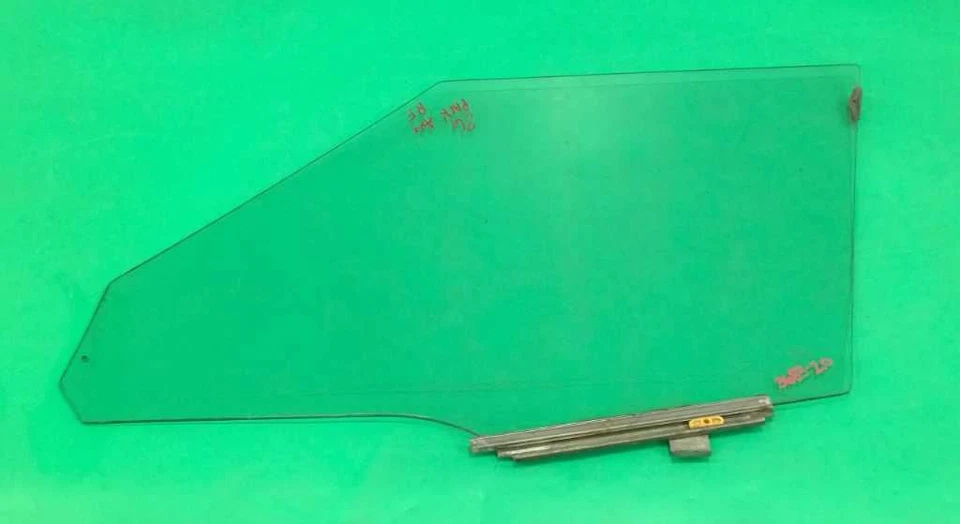 85-87 PARK AVENUE SDN PASSENGER RIGHT FRONT WINDOW DOOR GLASS  OEM 3686-20 Foto 2 de 3