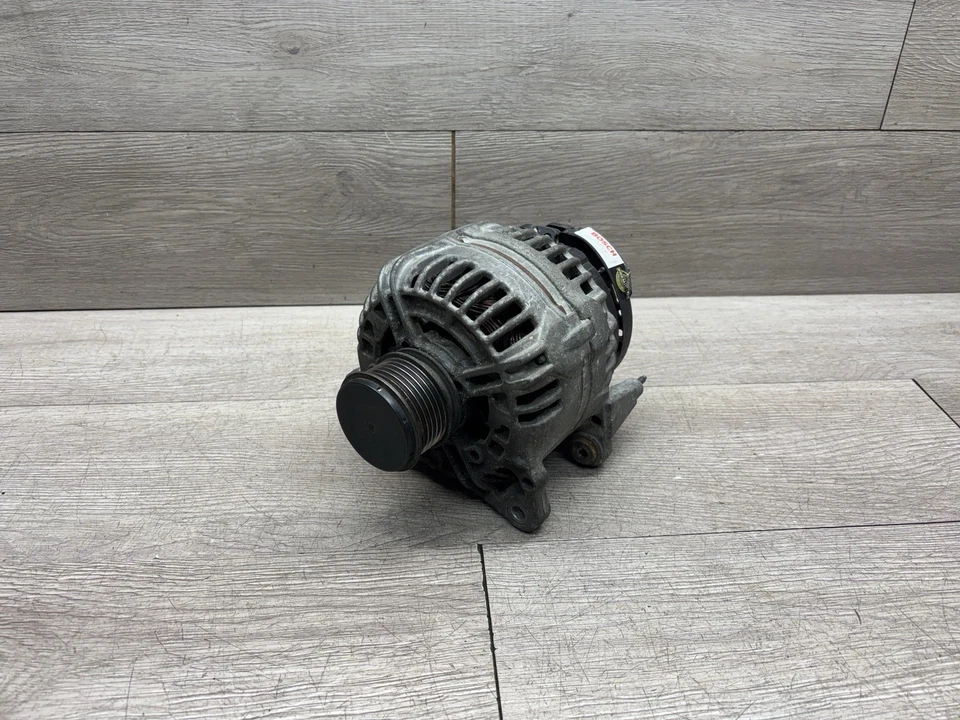 Alternador Volkswagen Mk4 Audi TT 1.8t 98-03 USADO OEM Bosch Remanufacturado 120 A Foto 2 de 4