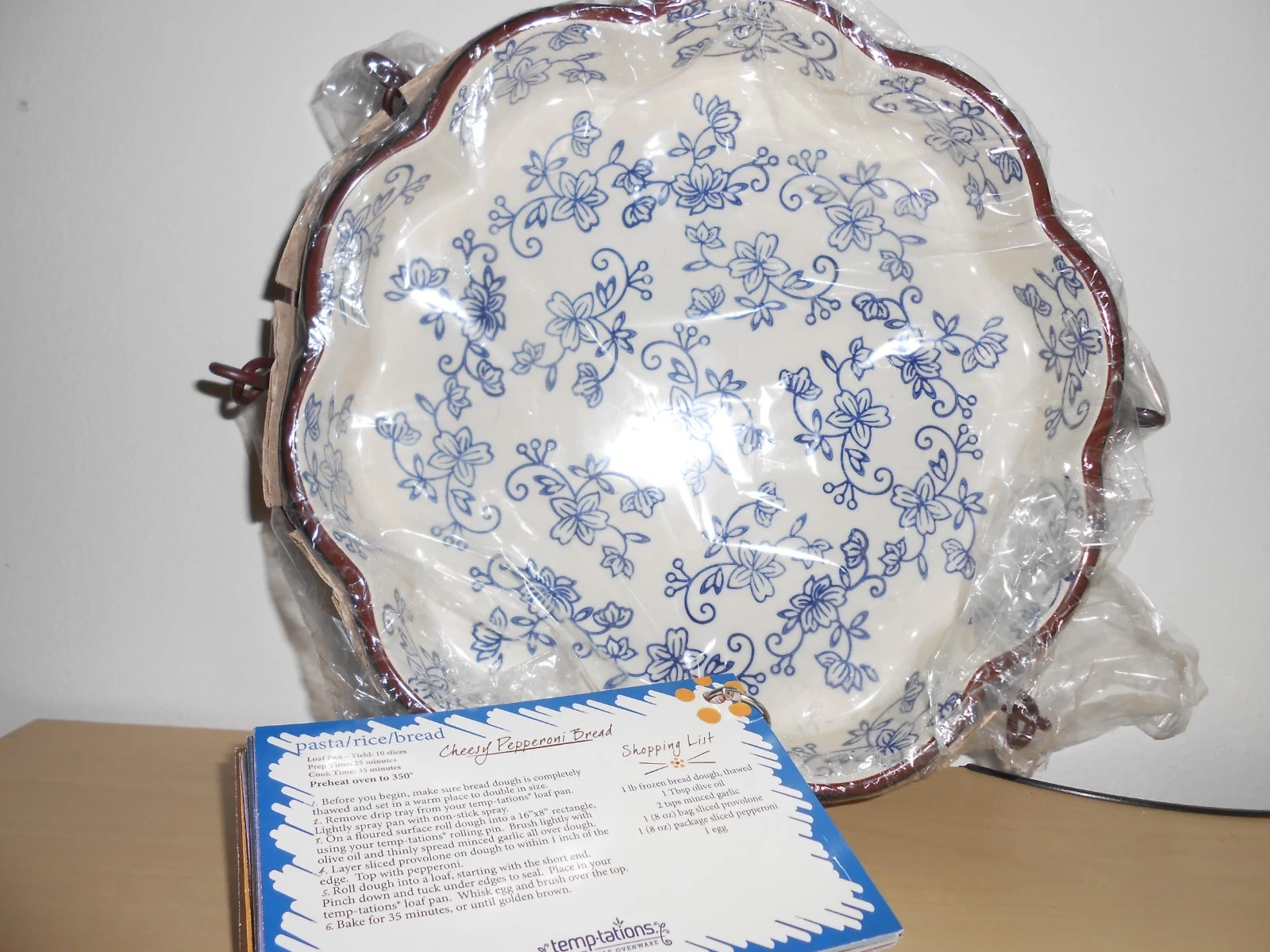 TEMP-TATIONS BY TARA FLORAL LACE BLUE SCALLOPED QUICHE DISH AND RACK 10”