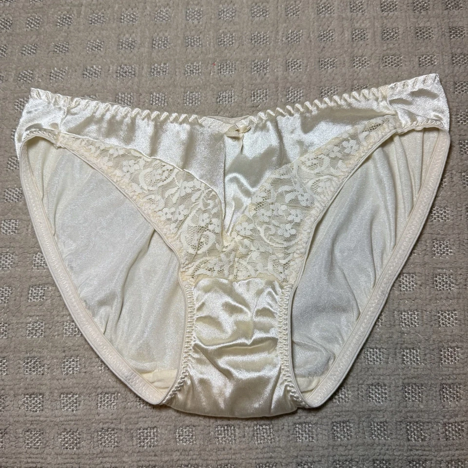 NWOT Vintage ILGWU Ivory Silky Nylon Satin & Lace Bikini Panty USA Made Size M/6 - Image 2 of 4