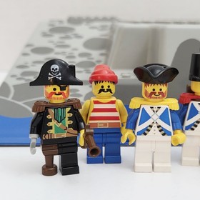 LEGO Eldorado Fortress 6276 Baseplate Minifigures Boat Flags Pirates Bundle Lot