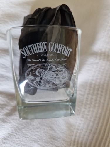 Southern Comfort Marken Whiskyglas Holz mit geätztem Logo quadratisch schwerer Sockel