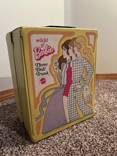 Vintage World Of Barbie Trunk with Vintage Doll Clothes & Saved By The Bell Doll