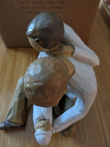 NIB Willow Tree New Life Figurine Father/Mother with Newborn Baby Susan Lordi - Picture 5 of 7