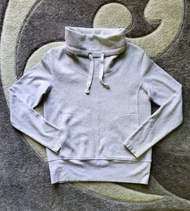 alo yoga sweatshirt
