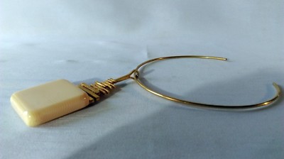 Collier Ras Du Cou Vintage Années 70 - Galalithe Et Laiton Doré - Occasion