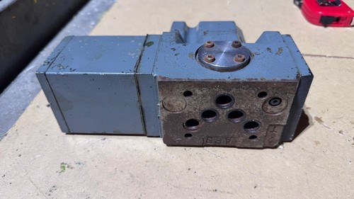 Moog MOD-641-204G Servo Valve - Picture 3 of 4