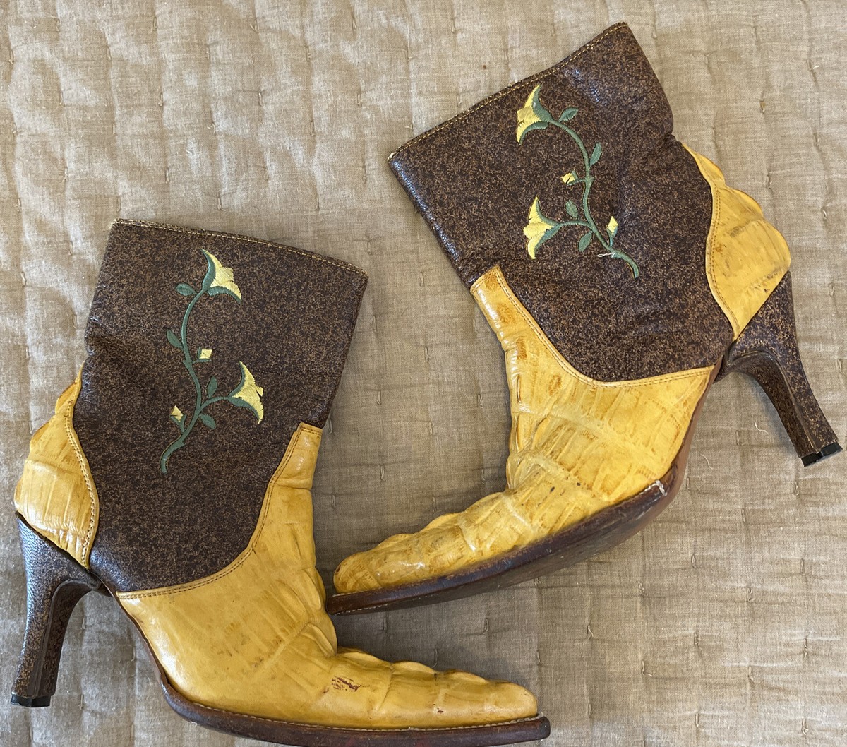 Botas Doradas Mujer Botines De Terciopelo Y Tachuelas De Alma En