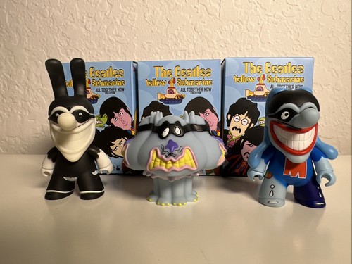 The Beatles Titans Fourheaded Bulldog Max & B&W Blue Meanie Mystery Mini Figures - Picture 7 of 7