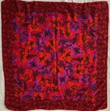 Foulard en soie haute qualité Emanuel Ungaro vintage 90cm x 90cm  Scarf