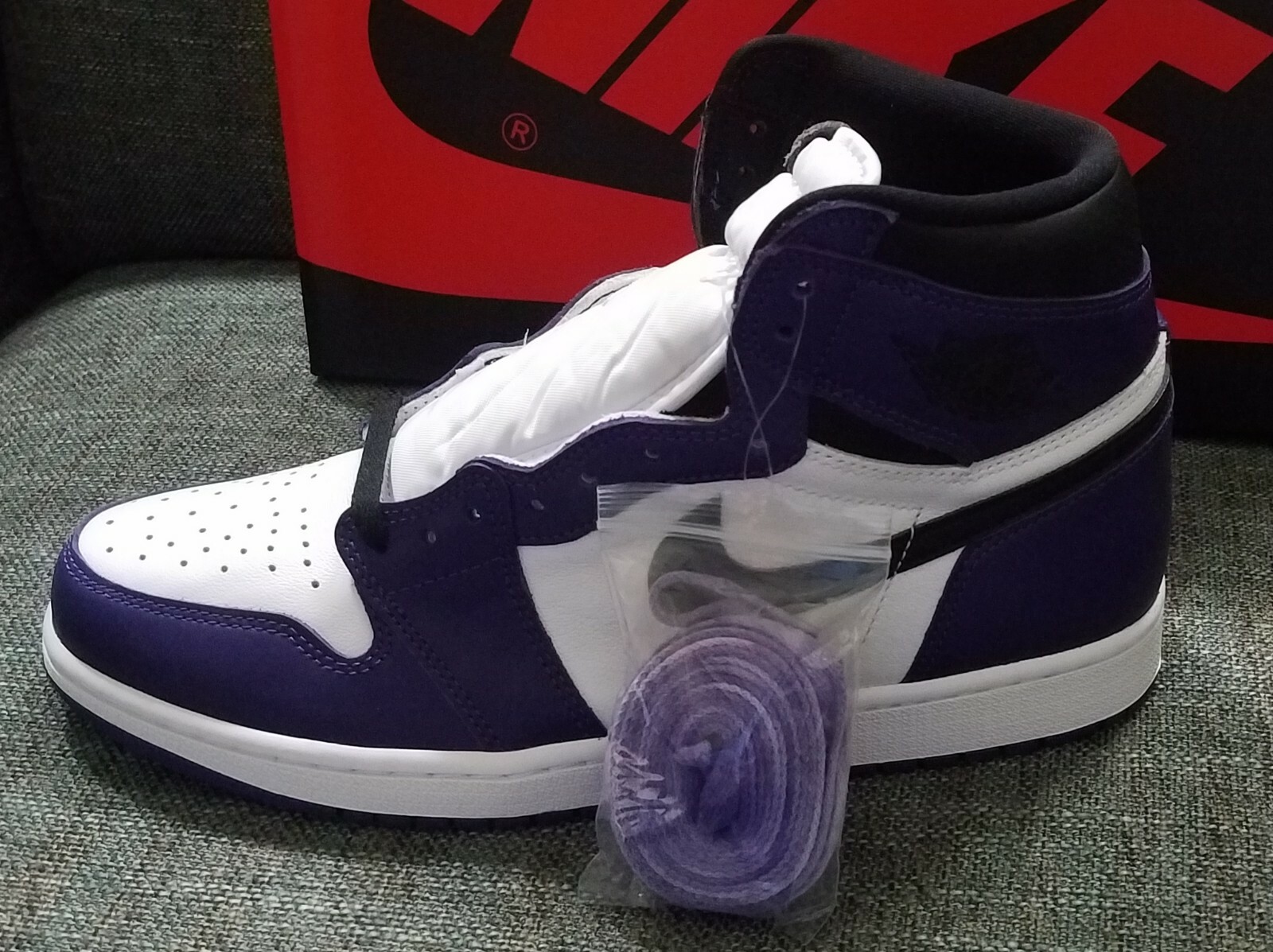 Nike Air Jordan 1 Retro High OG Court Purple White Year 2020 US10 Brand New image 7