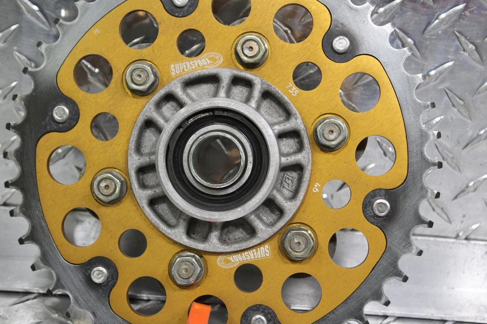 Ducati Monster 600 2002 piñón trasero (Supersprox) con buje (46 dientes) Foto 2 de 4