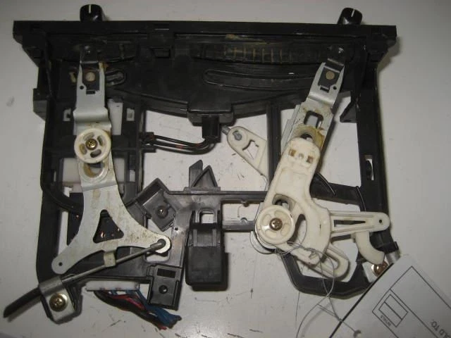 Temp Climate AC Heater Control Mazda MX 3 1992 92 1993 93 31749 - Image 3 of 4