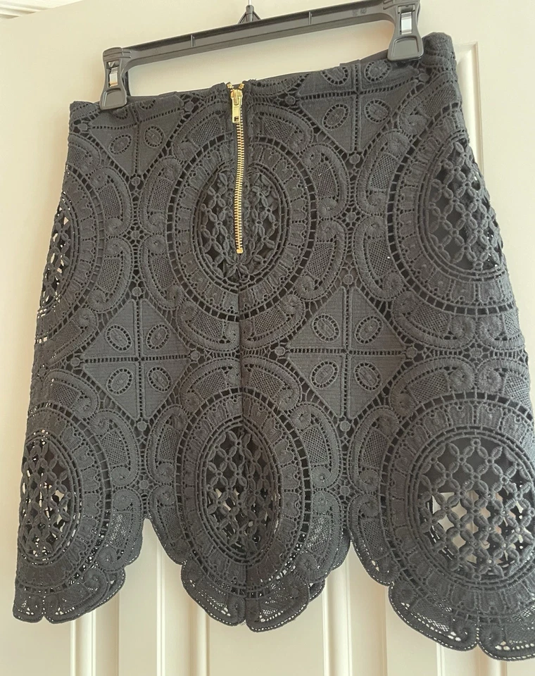 Minifalda negra con cremallera detalle de ganchillo línea A Xhilaration para mujer talla S Foto 4 de 4