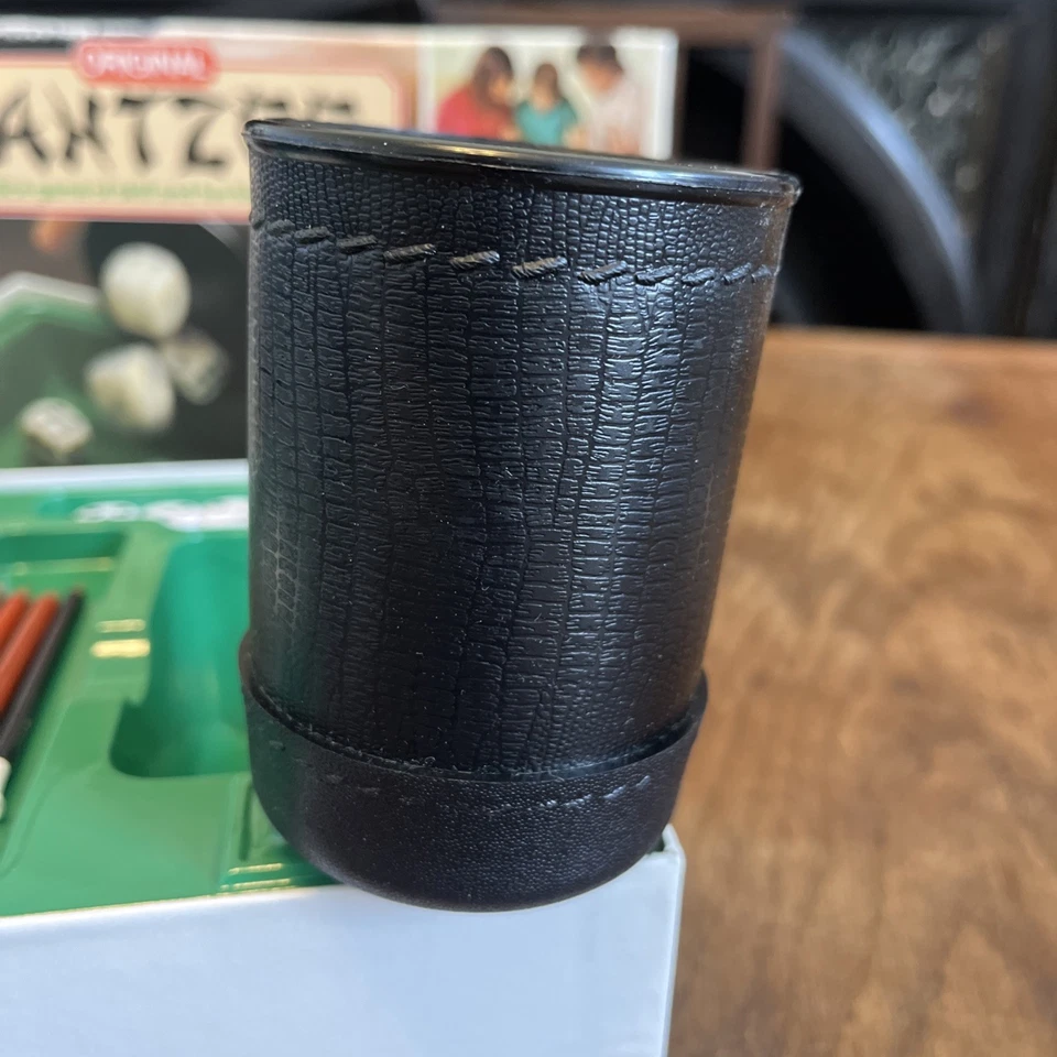 Vintage Yahtzee Original Dice Game MB Games 1982 (8+) Complete Good Condition - Image 2 of 4