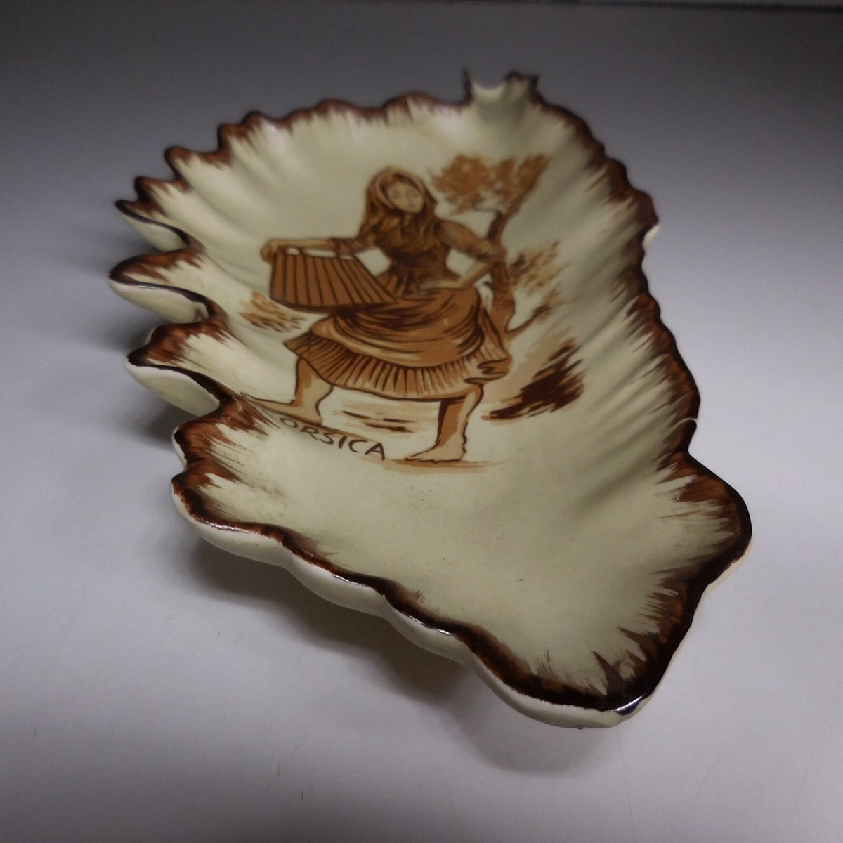 Ceramic Corsica Portigliolo empty-pocket servant ashtray