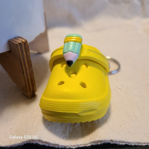 Llavero Zapato Cocodrilo Amarillo Sin Marca NUEVO Coleccionable 3 pulgadas Llaves Hogar Automático - Imagen 3 de 5