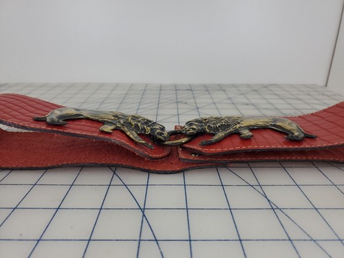 Cinturón de moda de cuero rojo vintage Vero Vitello hebilla de latón liso leones 31" Usado en excelente condición - Imagen 2 de 8